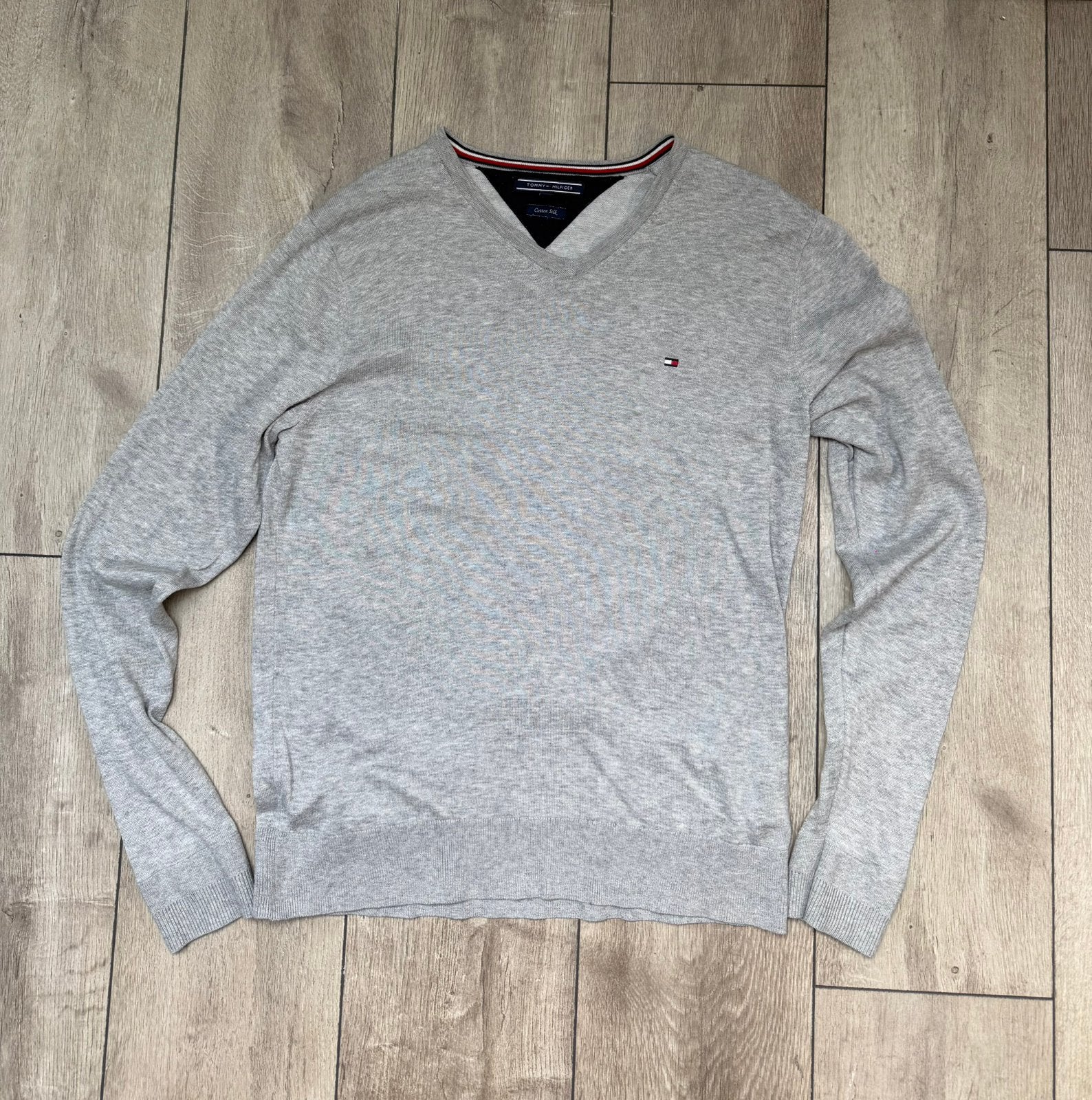 Tommy Hilfiger Heren Trui M Grijs V-Hals Cotton Silk, Ophalen of Verzenden, Zo goed als nieuw, Maat 48/50 (M), Grijs