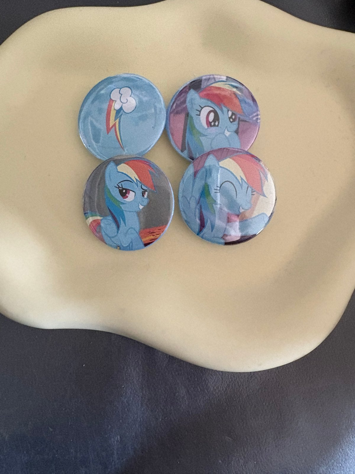 My Little Pony Rainbow Dash Buttons/Speldjes (4 stuks), Verzamelen, Speldjes, Pins en Buttons, Verzenden, Nieuw, Figuurtje, Button