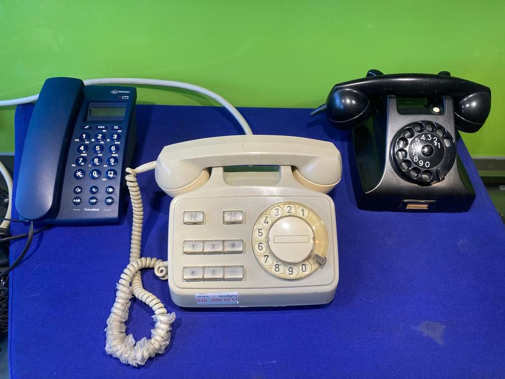 Vintage Telefoons Set: Bakeliet, PTT, KPN - Decoratie/Verzam, Telecommunicatie, Vaste telefoons | Niet Draadloos, Ophalen of Verzenden