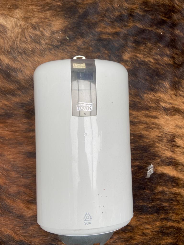 Tork dispenser met sleutel - Netjes en functioneel, Ophalen, Zo goed als nieuw