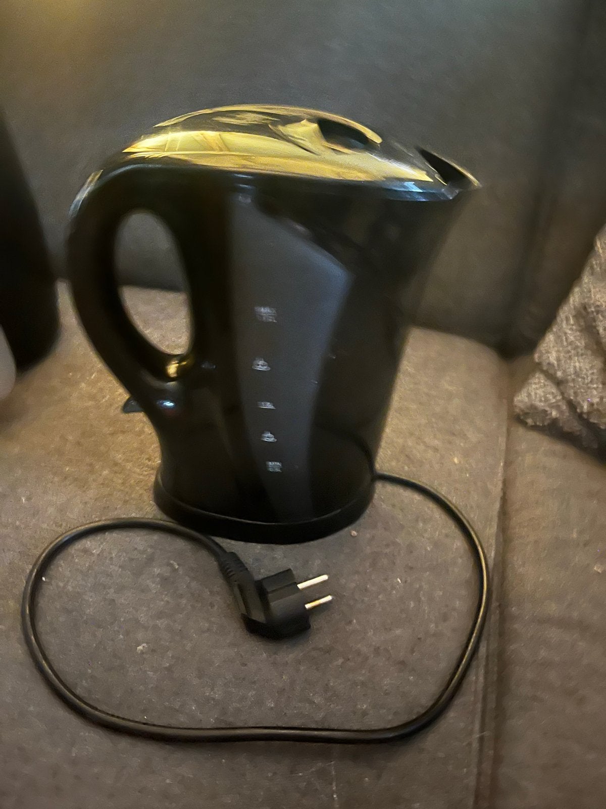 Waterkoker 1,7 liter - Zwart, 1 tot 2 liter, Ophalen of Verzenden, Gebruikt, Draadloos