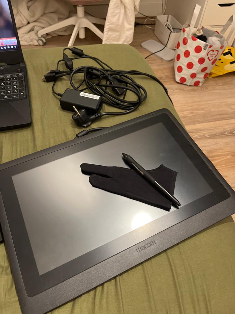 Wacom Cintiq tekentablet met pen, navullingen, handschoen, Computers en Software, Tekentablets, Ophalen of Verzenden, Zo goed als nieuw