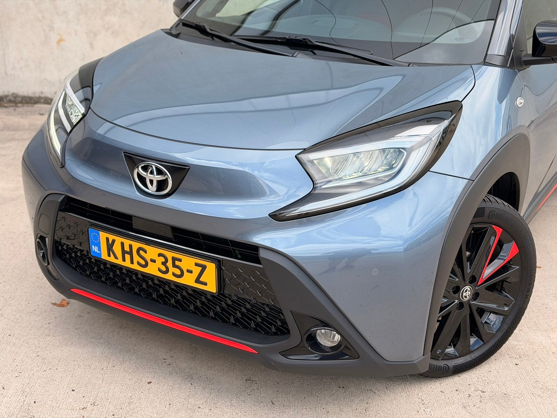 Toyota Aygo X 1.0 VVT-i S-CVT Undercover JBL Navi Leder 18'', Auto's, Toyota, Gebruikt, 4 stoelen, Leder en Stof, 3 cilinders