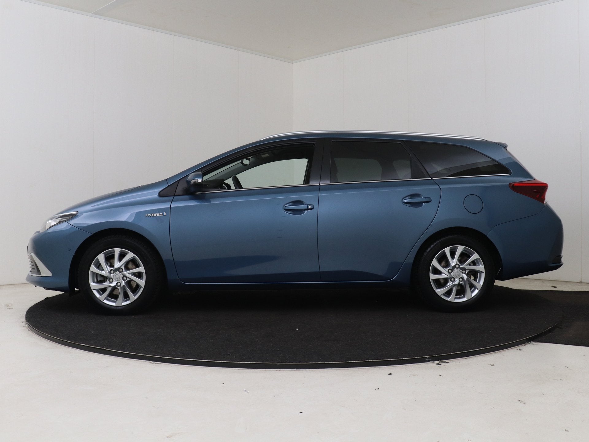 Toyota Auris Touring Sports 1.8 Hybrid Executive | Dealer on, Gebruikt, Blauw, Leder en Stof, Origineel Nederlands