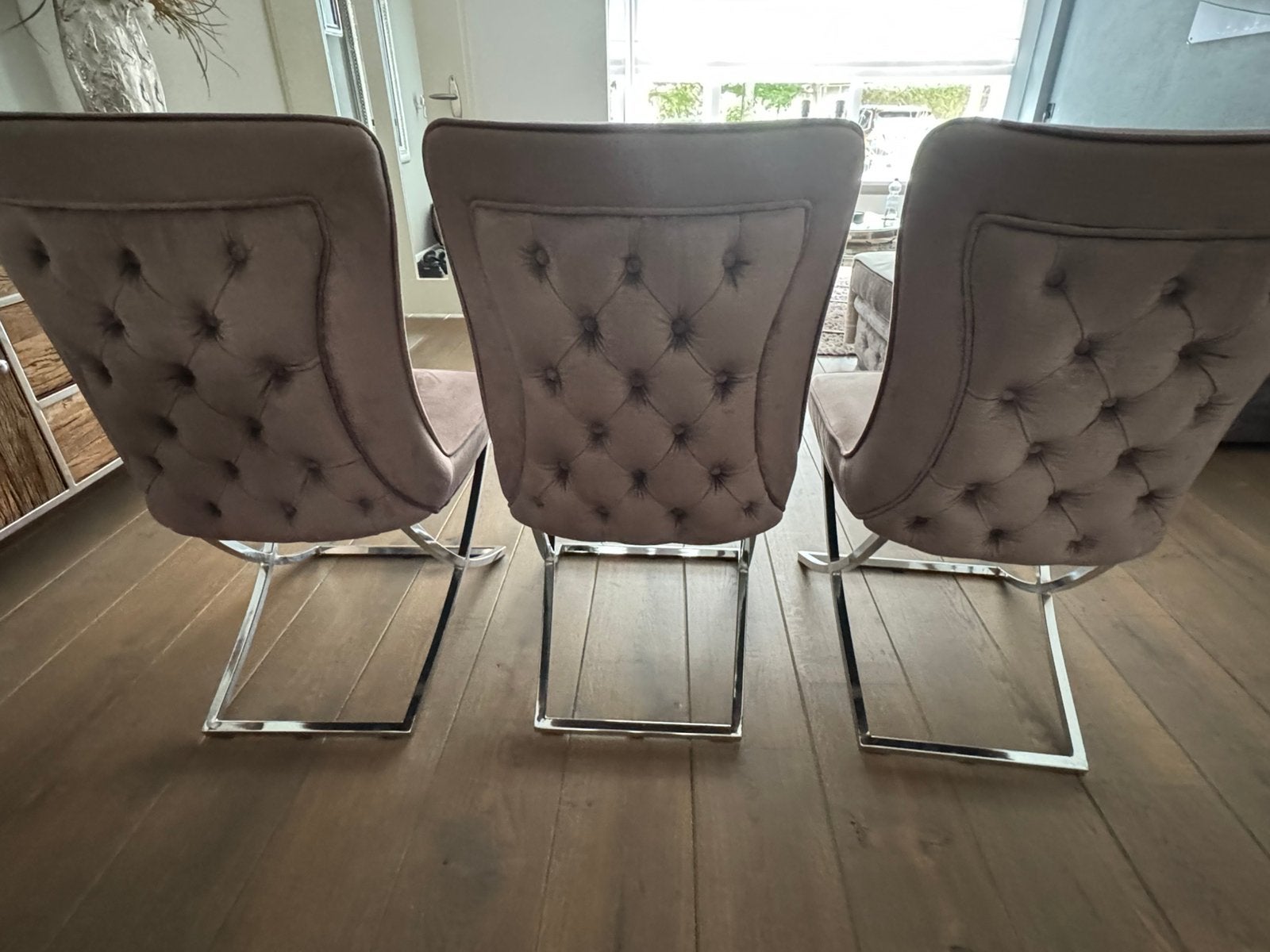 Mooie eetkamerstoelen met bijbehorend bankje, Ophalen, Zo goed als nieuw, Grijs, Drie