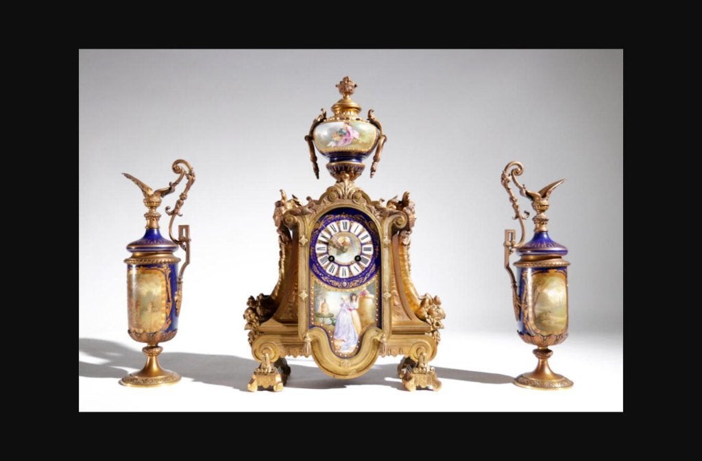Antieke verguld bronzen Sevres pendule garnituur, Ophalen