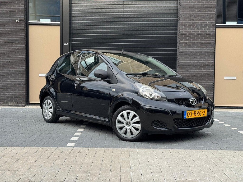 Toyota Aygo 1.0 12V Vvt-i 5DRS 2011 Zwart, Voorwielaandrijving, 4 stoelen, Origineel Nederlands, Handgeschakeld