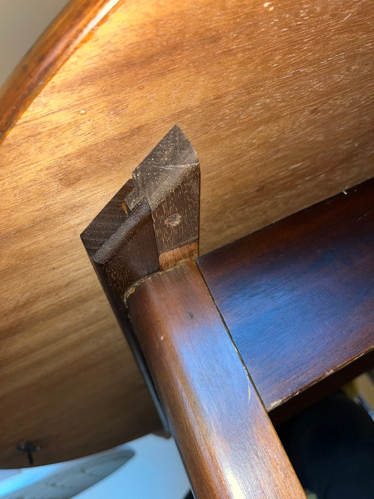 Foto 9 van Vintage jaren 50 uitschuifbare ronde eettafel – Dutch design