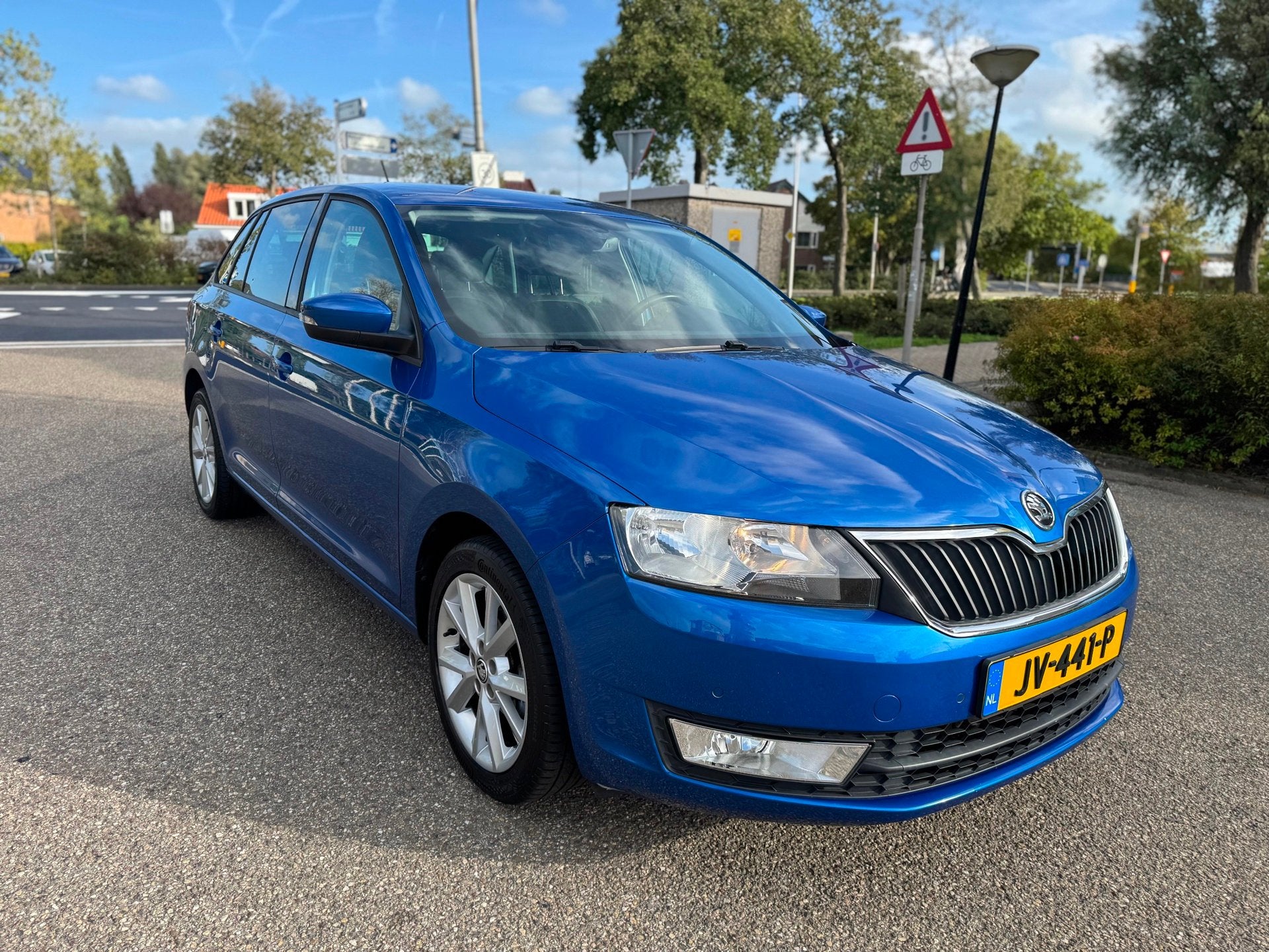 Skoda Rapid Spaceback 1.2 TSI Greentech JOY / airco / navi /, Auto's, Dealer onderhouden, Gebruikt, Euro 6, Blauw