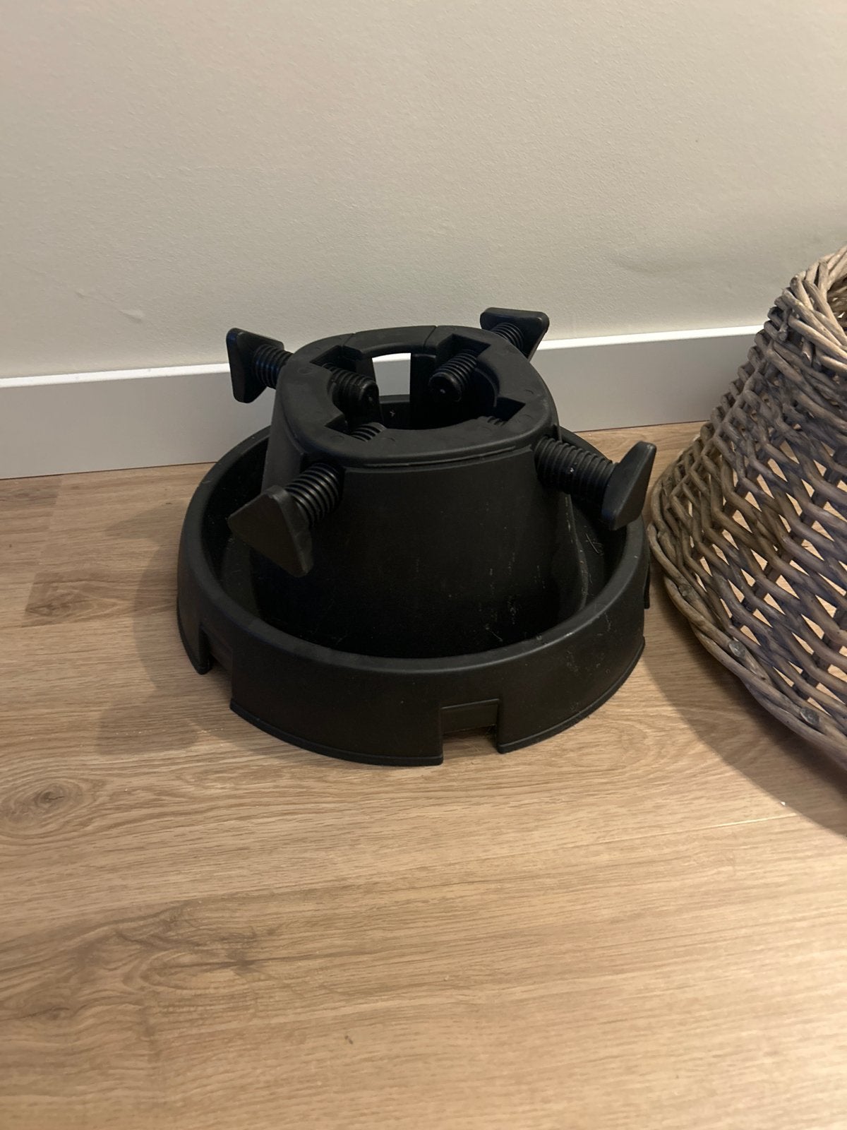 Voet en mand voor kerstboom, Diversen, Kerst, Ophalen of Verzenden, Gebruikt
