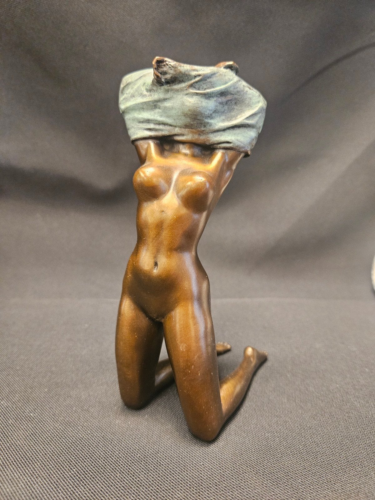 JB Depose Bronzen Beeldje - Vrouw die zich uitkleedt, Minder dan 20 cm, Gemerkt, Ophalen of Verzenden, Brons