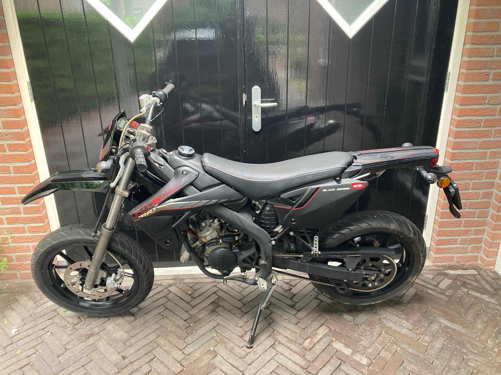 Rieju MRT 50 Black Series - Zwart, Fietsen en Brommers, Brommers | Overige merken, Ophalen, Maximaal 45 km/u, Zo goed als nieuw