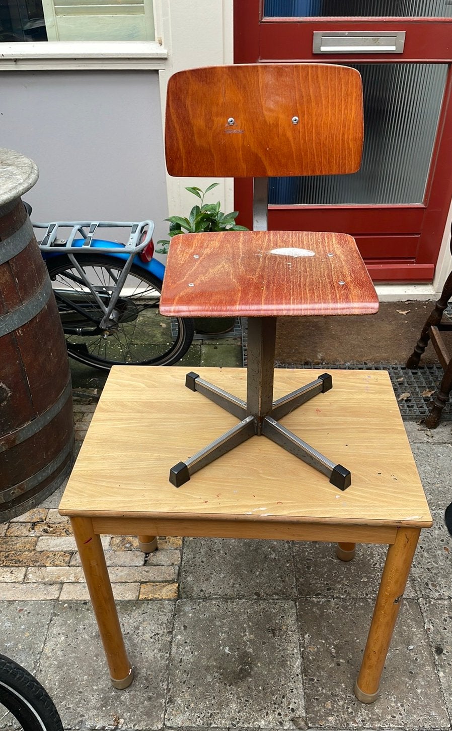 Gratis ophalen shilte schooltafel en obo kinder stoel, Kinderen en Baby's, Ophalen, Gebruikt, Tafel(s) en Stoel(en)