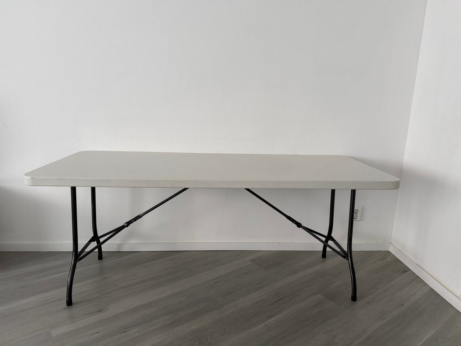 Vouwtafel te huur inclusief kleed/ klaptafel, Huis en Inrichting, Tafels | Eettafels, Ophalen, Kunststof, 50 tot 100 cm, Zo goed als nieuw