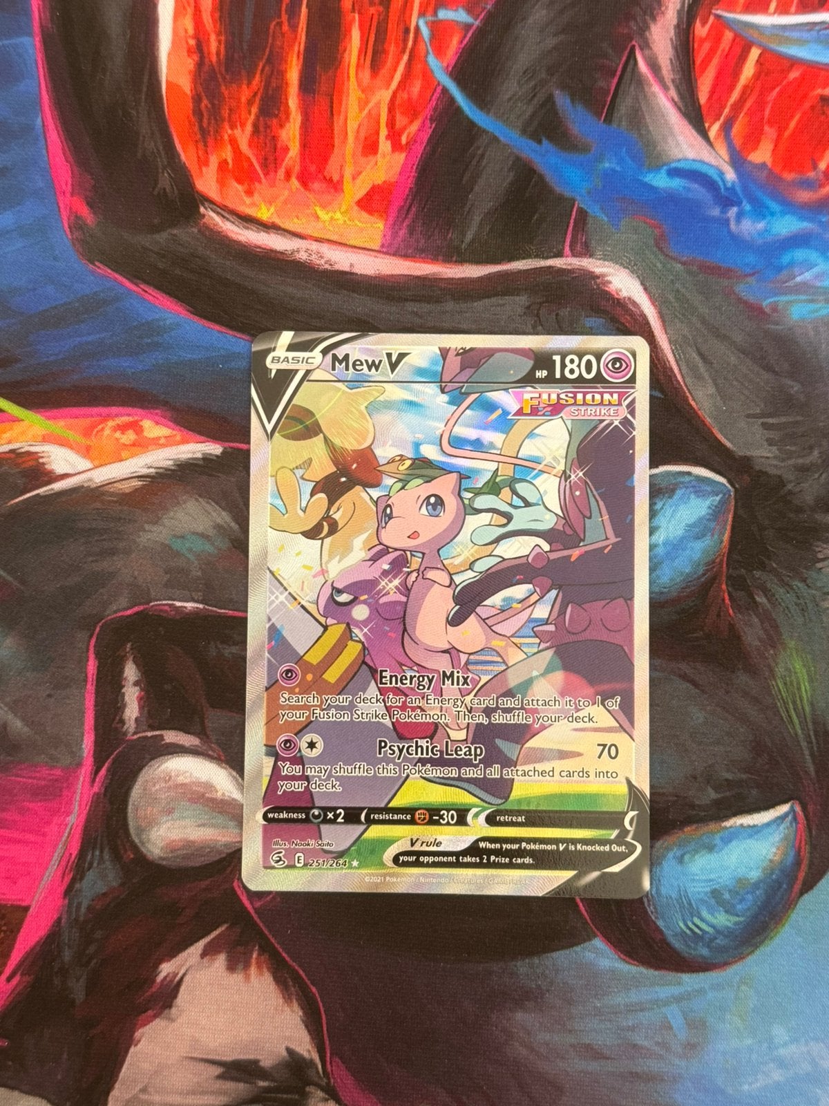 Pokémon kaarten Mew V #251, Hobby en Vrije tijd, Ophalen of Verzenden, Zo goed als nieuw, Losse kaart