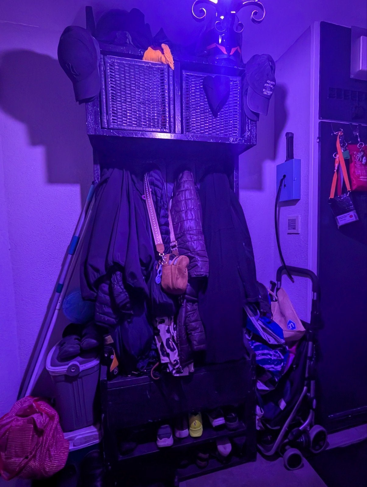 Steigerhouten kast schoenen en jassen enz, Ophalen