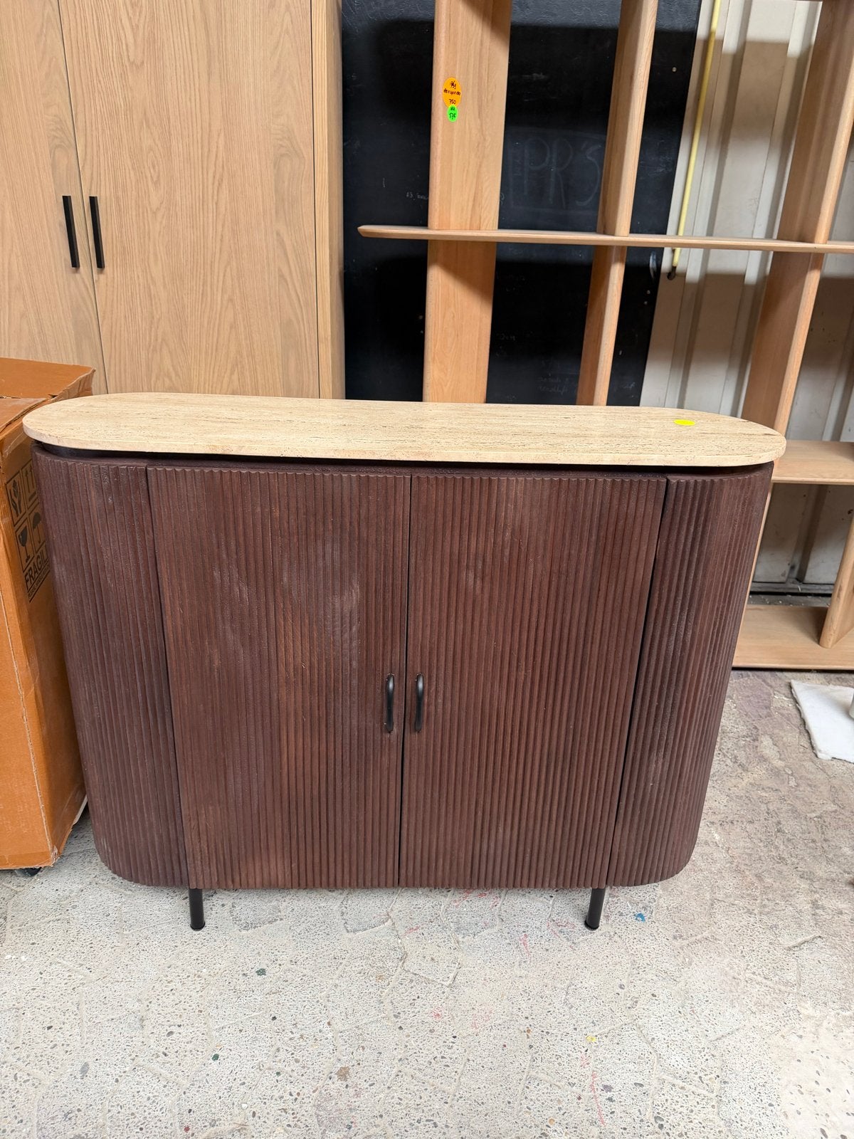Nieuw Deja Living dressoir walnoot met travertin blad, Huis en Inrichting, Kasten | Dressoirs, Ophalen, Japandi, 100 tot 150 cm