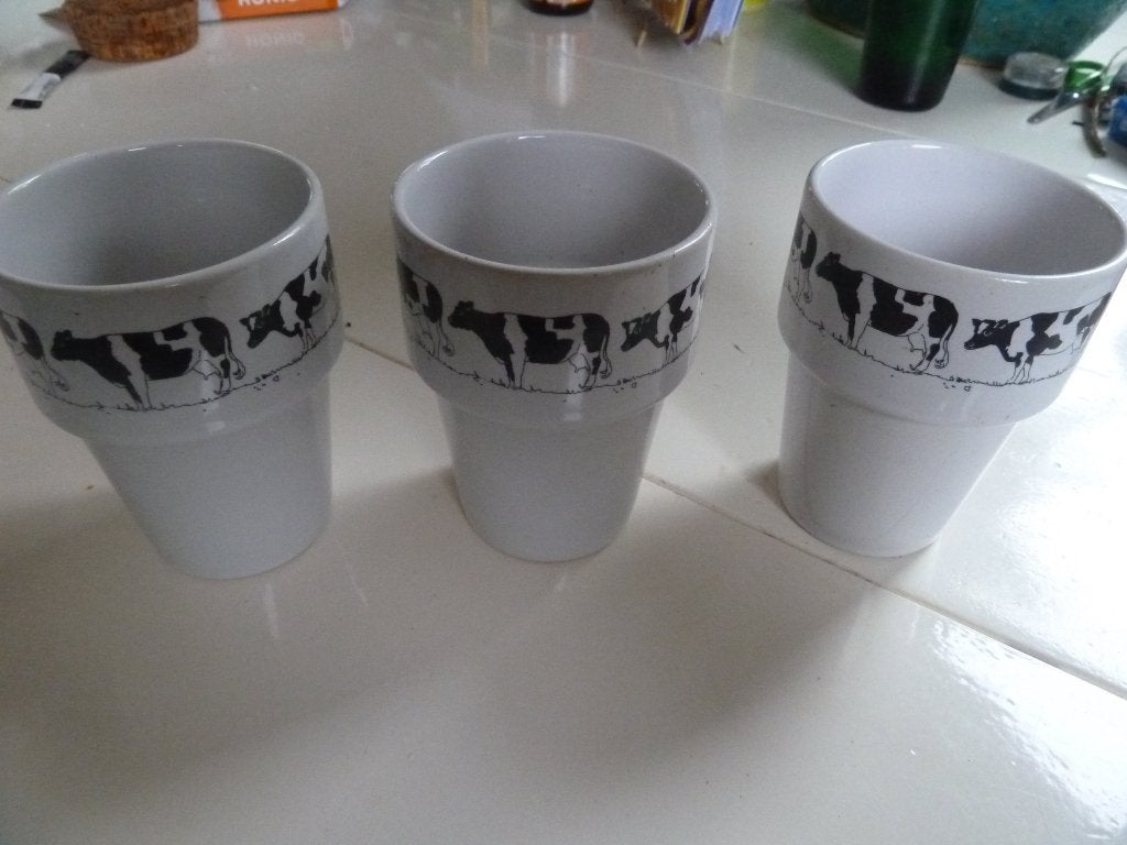 3 Vintage Porseleinen Melkbekers Koeienprint, Huis en Inrichting, Keuken | Servies, Ophalen of Verzenden, Porselein, Overige stijlen