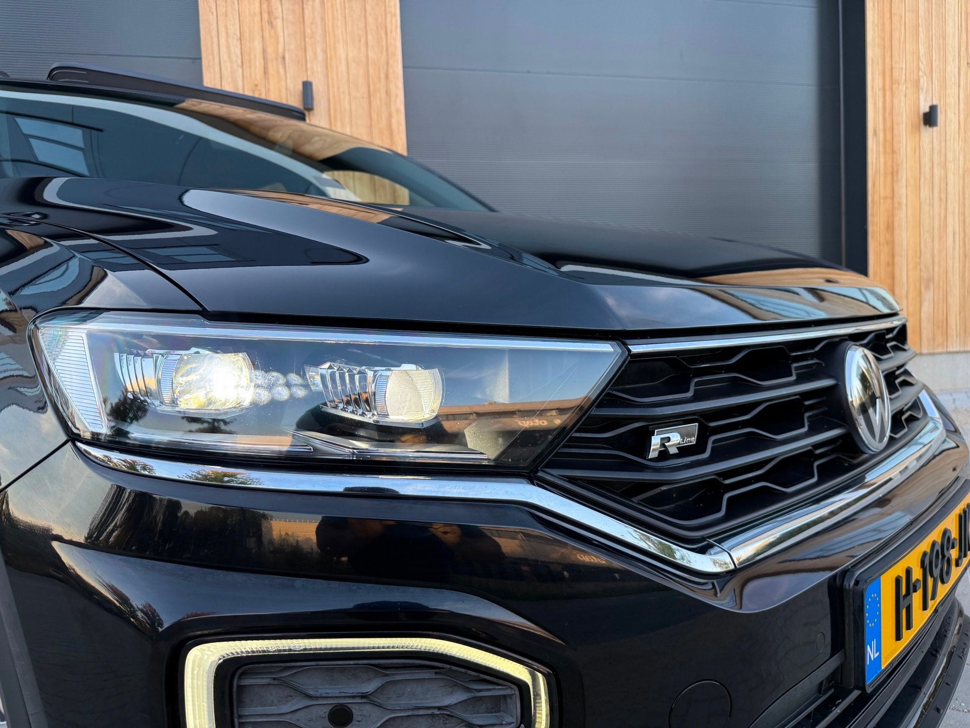Volkswagen T-Roc 1.6 TDI 3X R-Line (bj 2019) PANO/BEATS/XENO, Auto's, Voorwielaandrijving, Gebruikt, 4 cilinders, Zwart