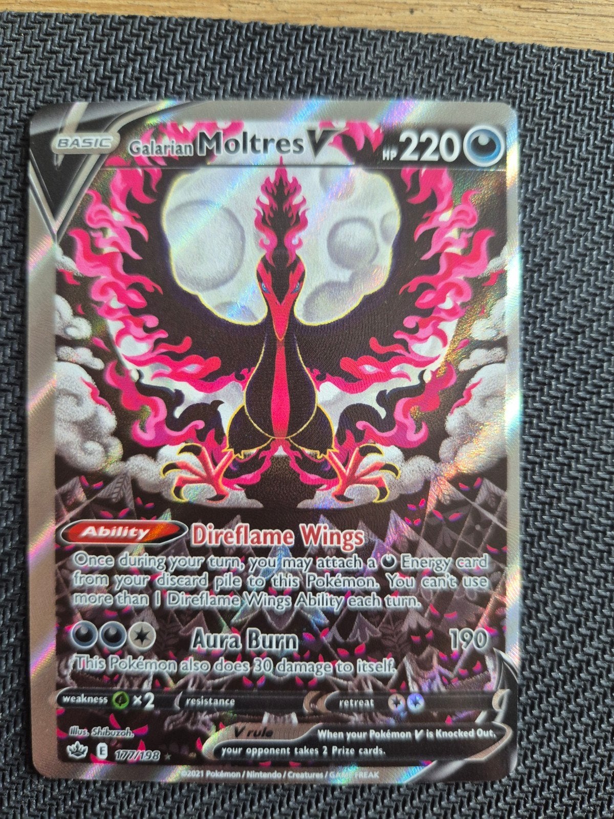 Galarian Moltres V (Alternate Art) - Excellent/Near Mint, Hobby en Vrije tijd, Ophalen of Verzenden, Zo goed als nieuw, Losse kaart