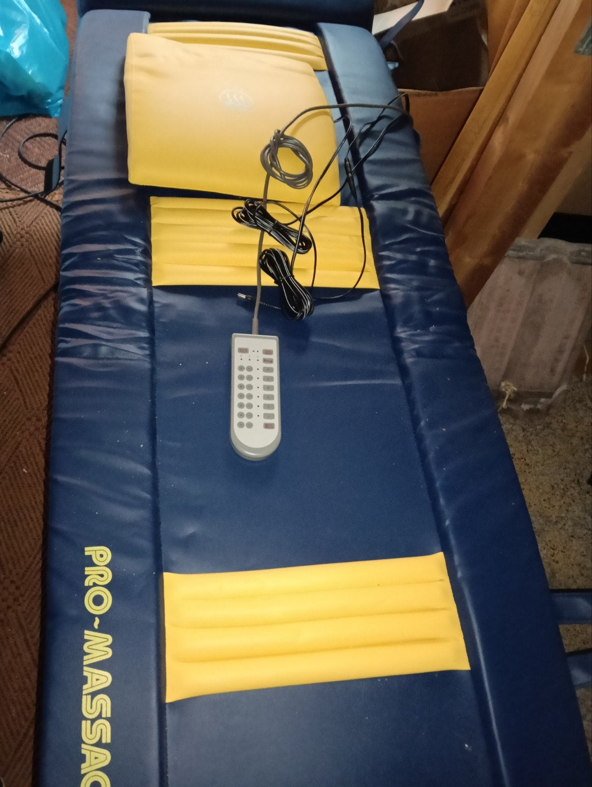PRO-MASSAGE Massagetafel met afstandsbediening, Sport en Fitness, Massageproducten, Ophalen, Gebruikt, Massagestoel of Kussen