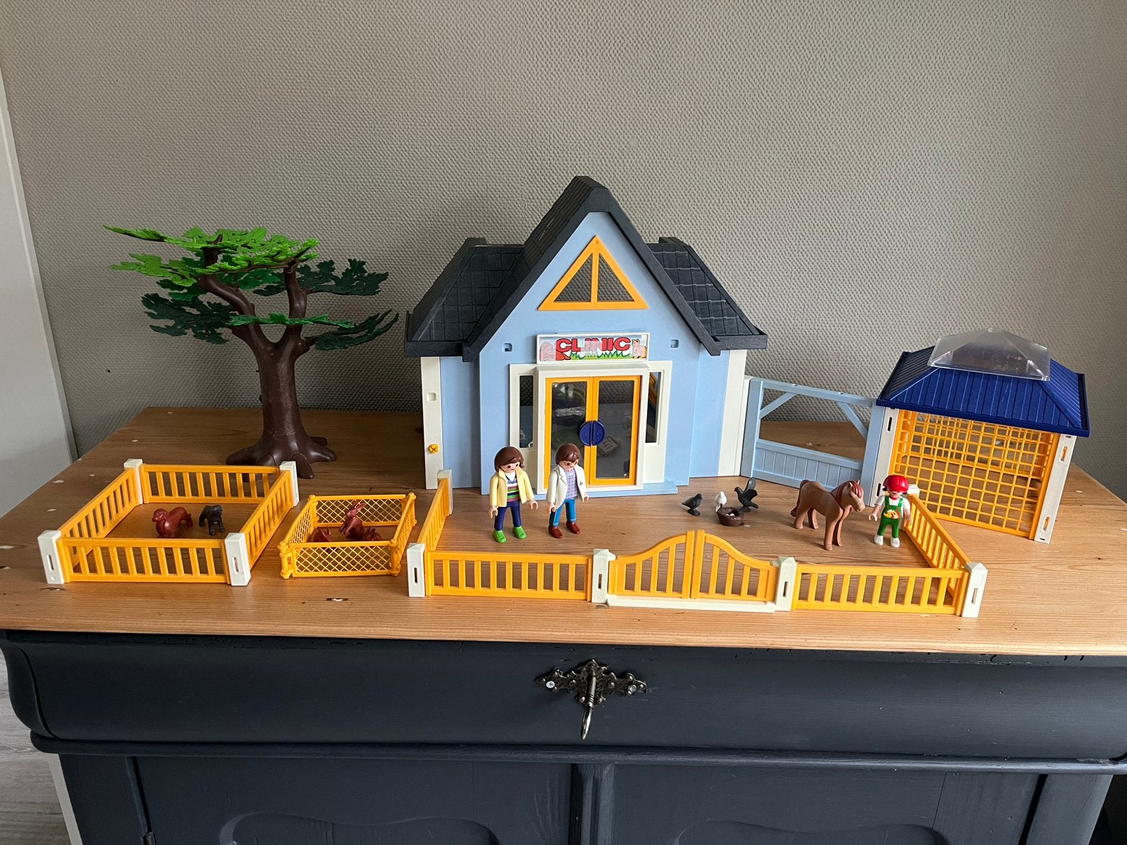 Playmobil 4343 Dierenkliniek + uitbreiding 4346 Dierenarts, Gebruikt, Gebouw, Complete set, Ophalen of Verzenden