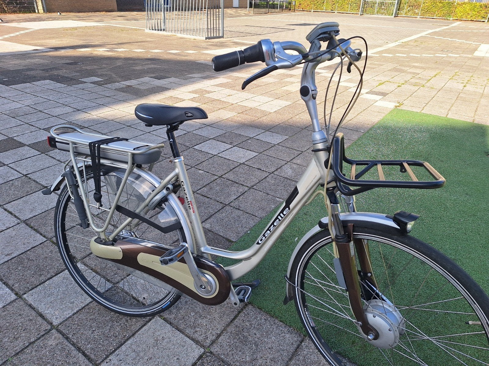 IN NIEUWE STAAT GAZELLE ORANGE PLUS ELEKTRISCHE DAMESFIETS, Ophalen, Zo goed als nieuw, 47 tot 51 cm, 50 km per accu of meer