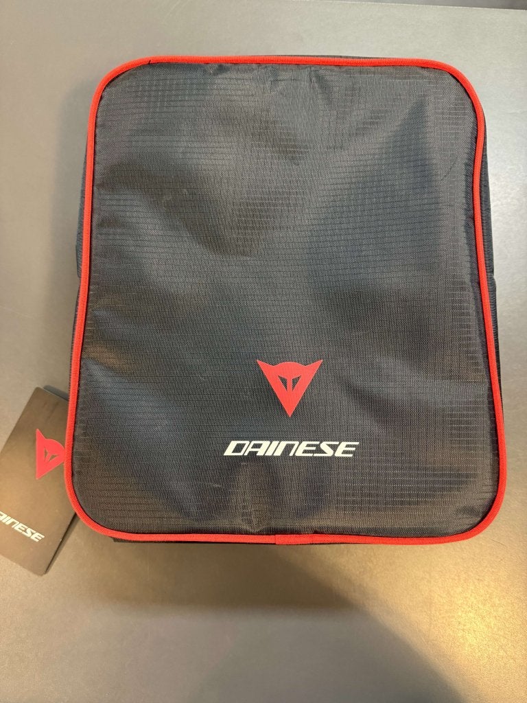 DAINESE ORGANISER EXPLORER, MAAT: M EN L, Service@dainese.com, Nieuw, Via dell'Economia 91 36100 VICENZA, Dainese S.p.a.