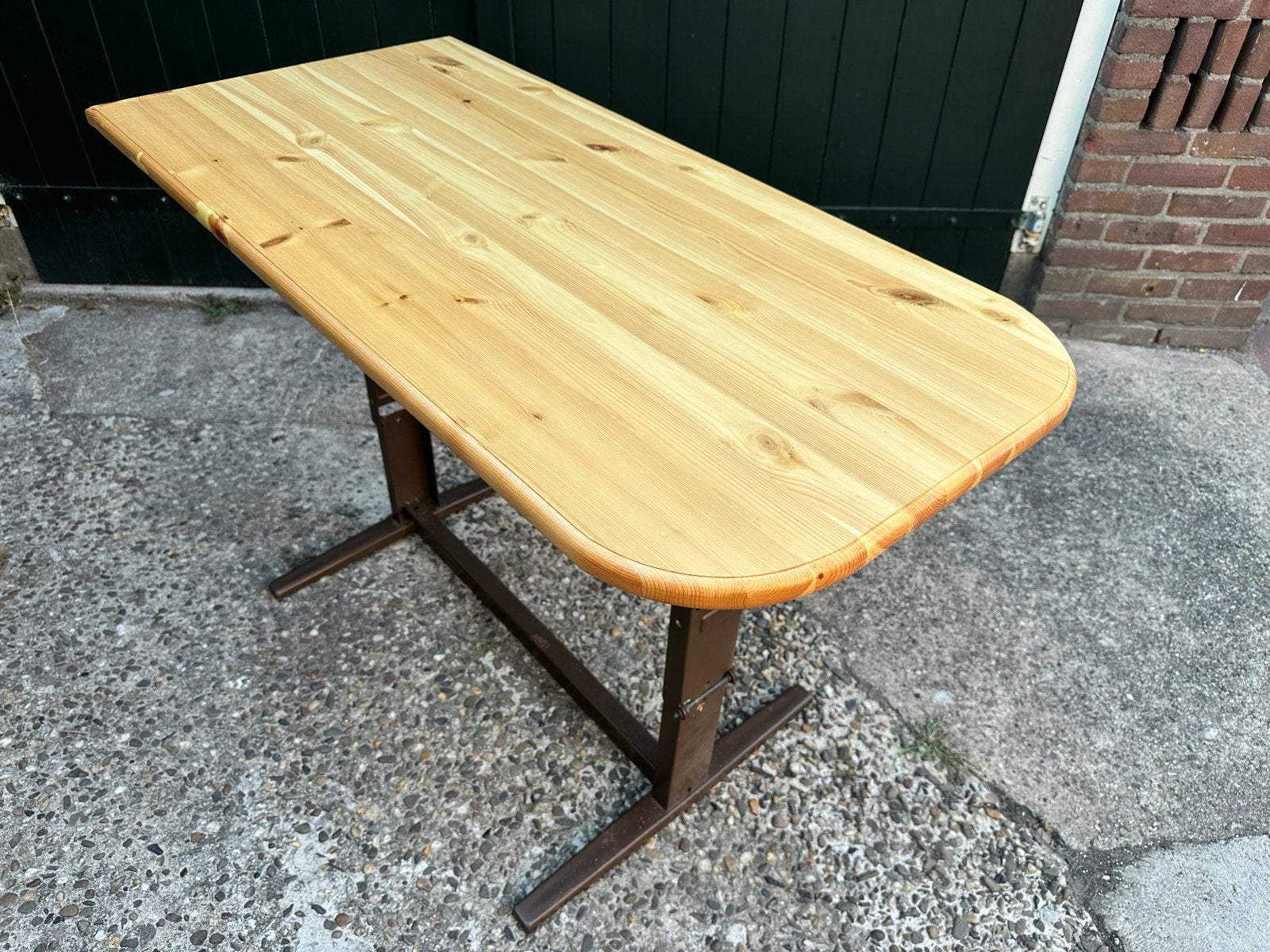 Prachtige grenen caravan tafel met metalen onderstel, Ophalen, Zo goed als nieuw