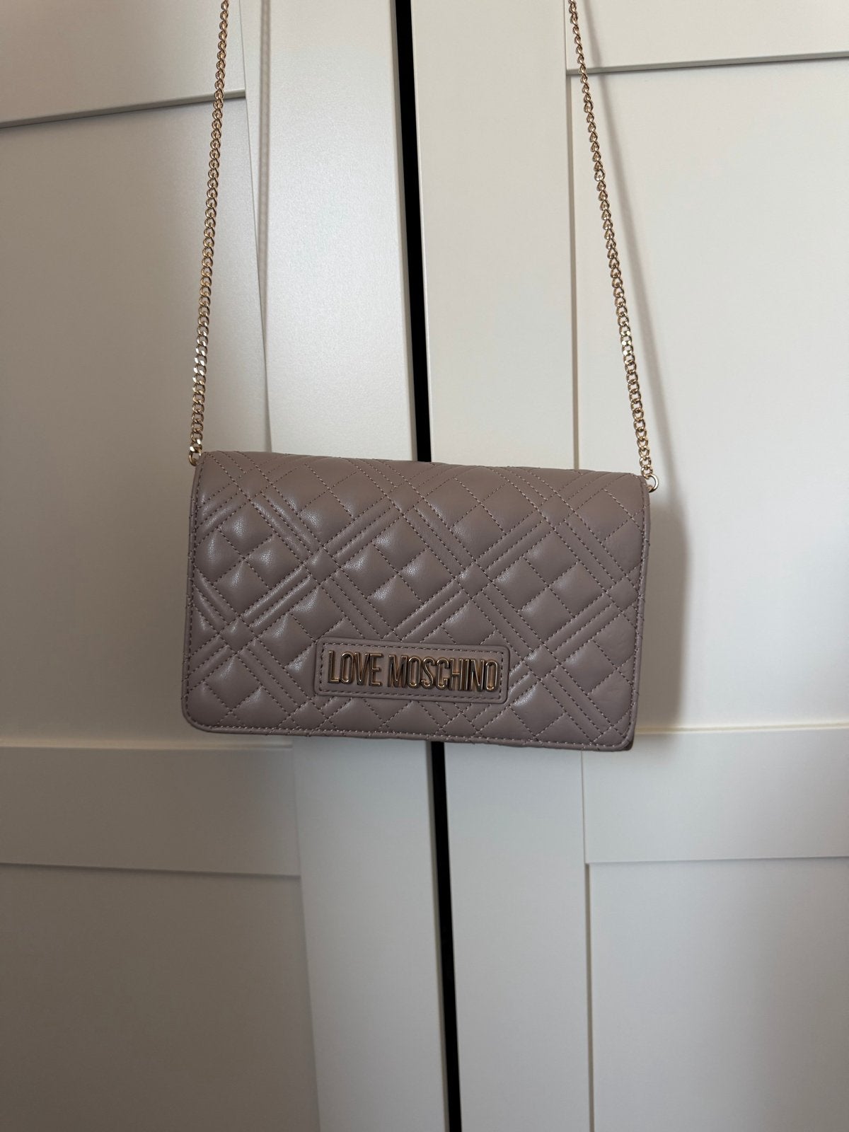 Love Moschino crossbodytas – taupe/beige, Ophalen of Verzenden, Zo goed als nieuw, Beige, Schoudertasje