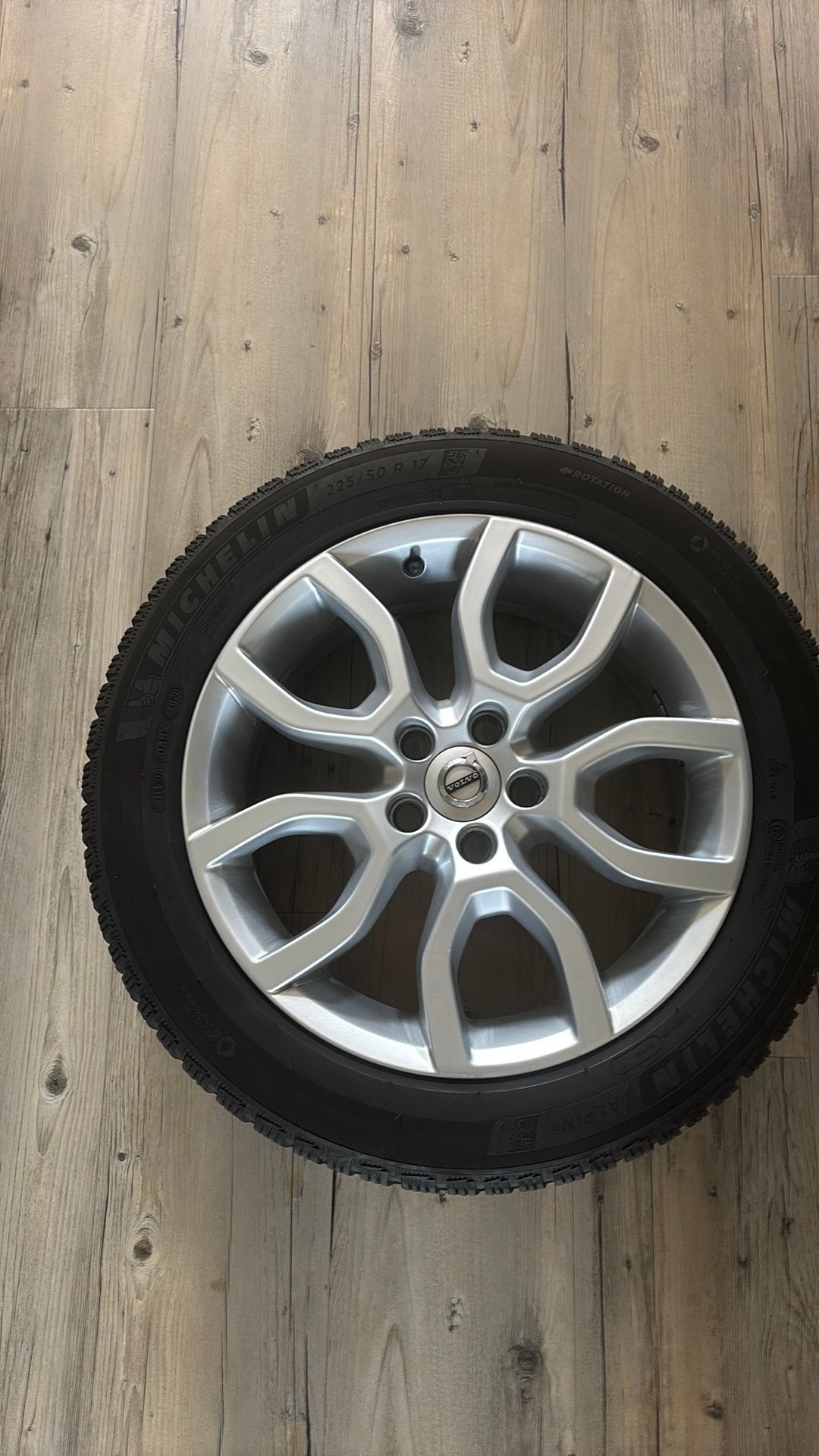 Volvo velgen 17 inch met Michelin Alpine 6 banden, Ophalen, 16 inch, Banden en Velgen, 205 mm