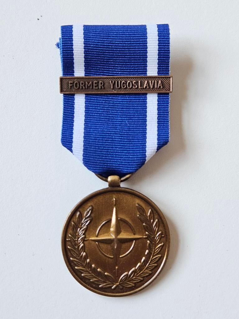 NATO Navo medaille onderscheiding Joegoslavië kfor unprofor, Verzamelen, Militaria | Algemeen, Ophalen of Verzenden, Landmacht