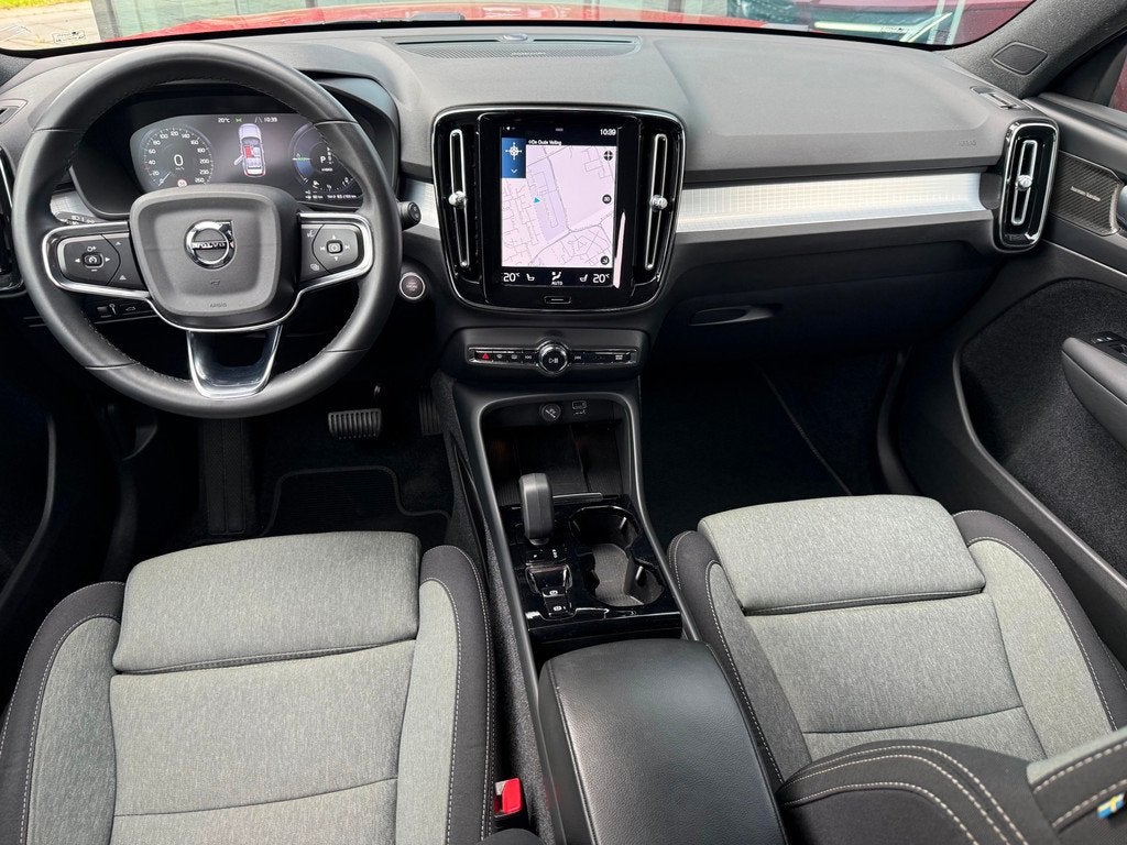 Volvo XC40 1.5 T4 Plug-in hybrid Plus Dark - Automaat - Navi, Auto's, Volvo, Stof, 129 pk, Plug-in hybride, Bedrijf