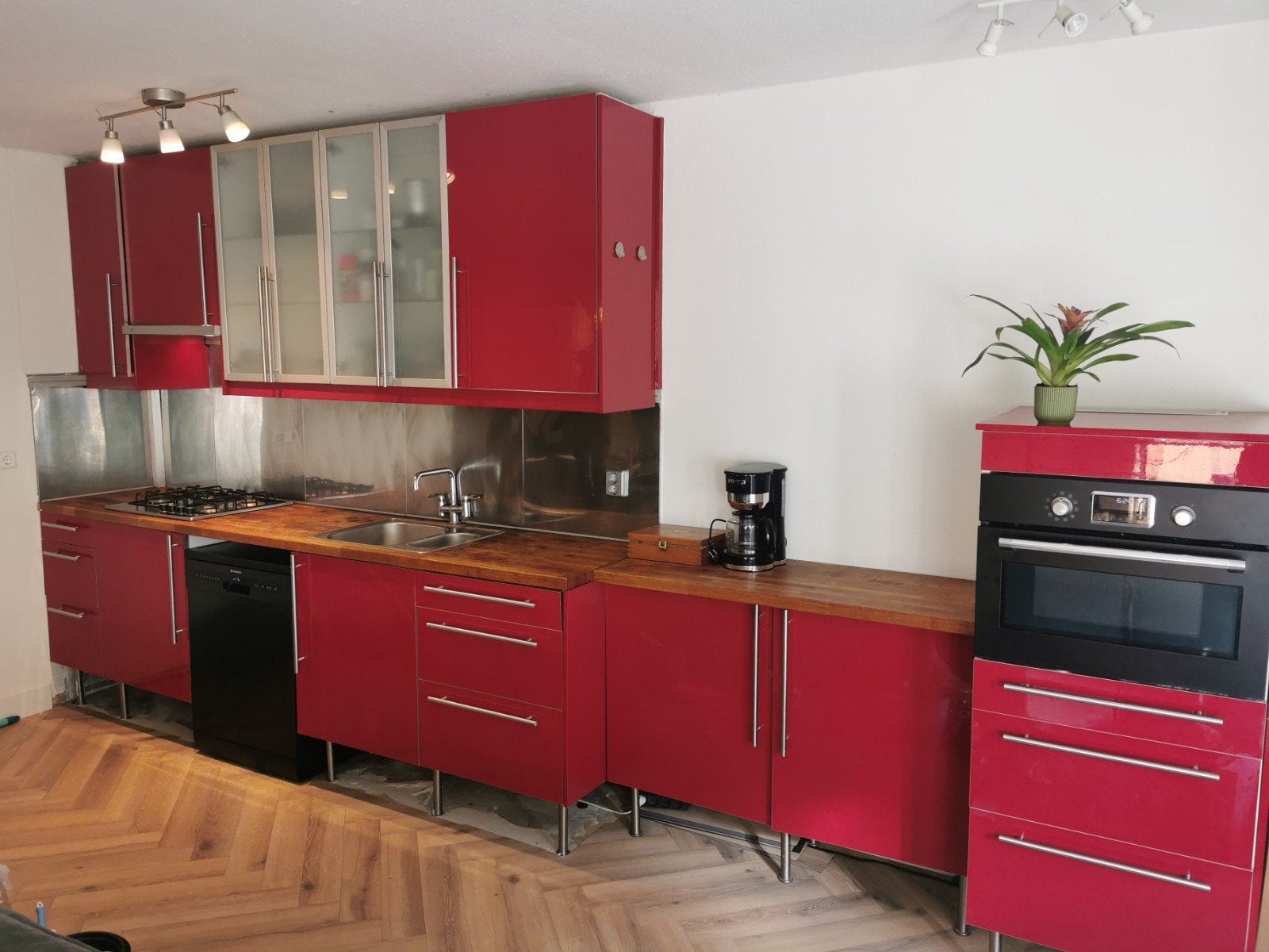 Moderne hoogglans rode keuken- 4.80m breed, excl. apparatuur, Huis en Inrichting, Ophalen, Gebruikt, Enkelwandige keuken, Hoogglans of Gelakt