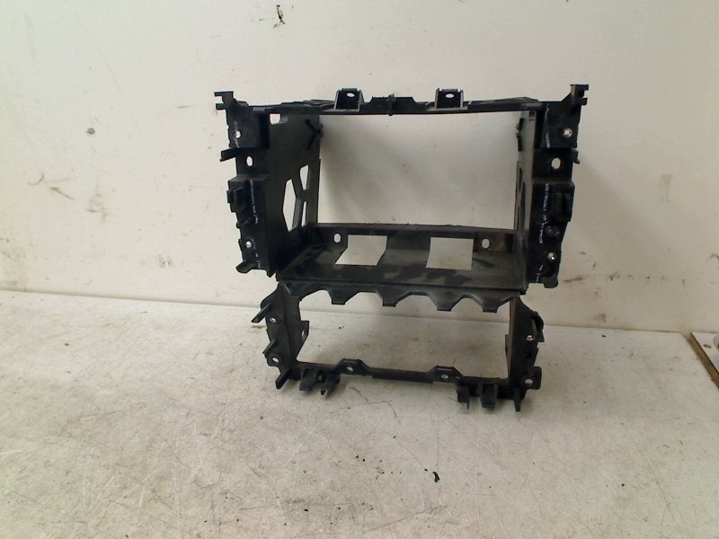 Radio frame golf 6  Volkswagen Golf VI (5K1) 2011 5K0858089E, Gebruikt, Volkswagen, Volkswagen AG, Kundenbetreuung@volkswagen.de