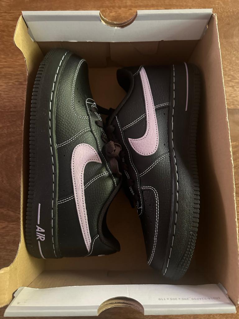 Nike Air Force 1 LV8 4 (GS) Zwart/Lila - Maat 38, Zwart, Nieuw, Ophalen of Verzenden, Sneakers of Gympen