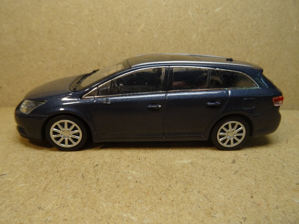MINI CHAMPS 1/43, TOYOTA AVENSIS, Zie Foto`s, Ophalen of Verzenden, Nieuw, Bus of Vrachtwagen, Overige merken