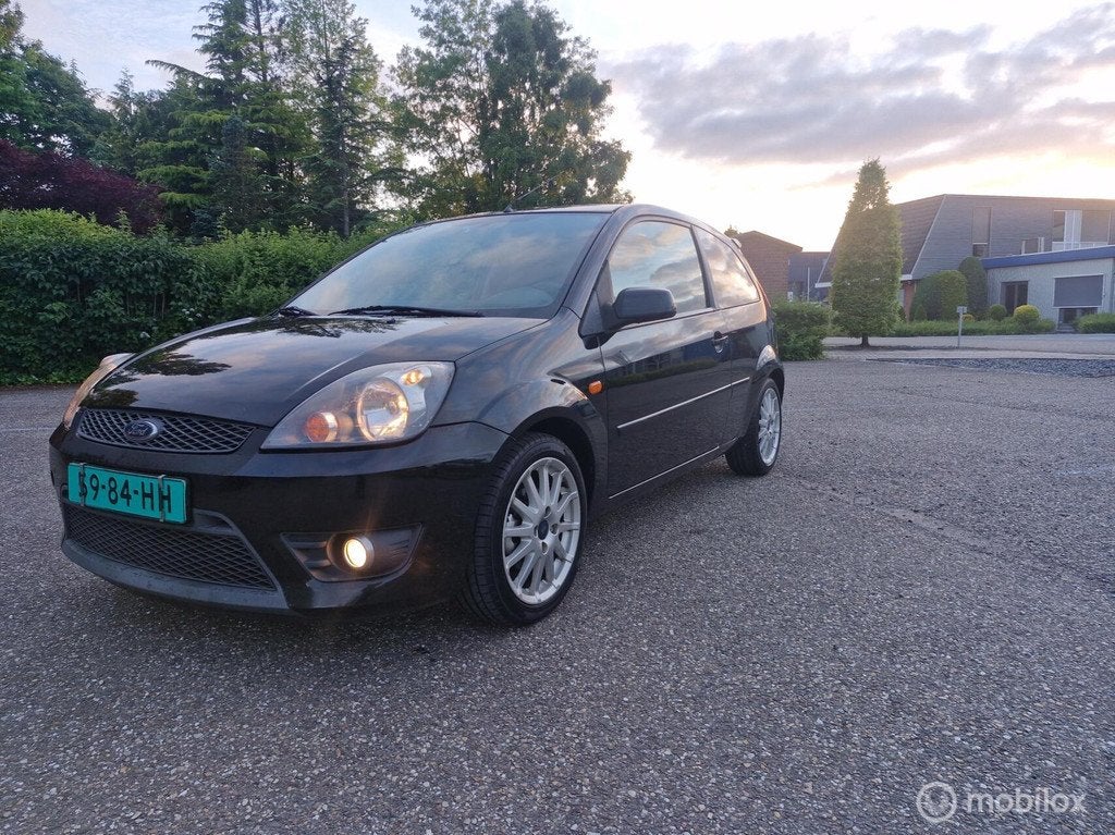 Ford Fiesta 1.6-16V Ultimate Edition, Auto's, Voorwielaandrijving, 1596 cc, Zwart, Bedrijf