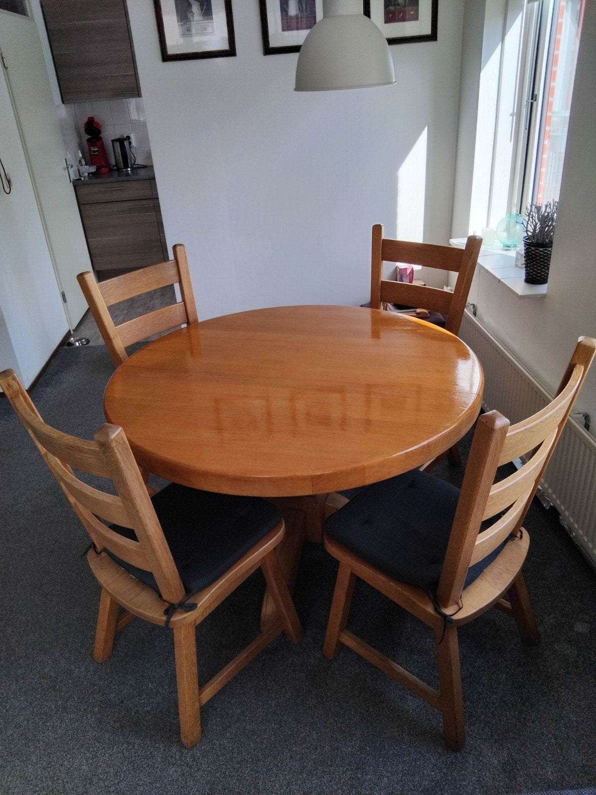 Robuuste eikenhouten eettafel met 4 stoelen, Huis en Inrichting, Tafels | Eettafels, Gebruikt, Ophalen of Verzenden, Vijf personen of meer