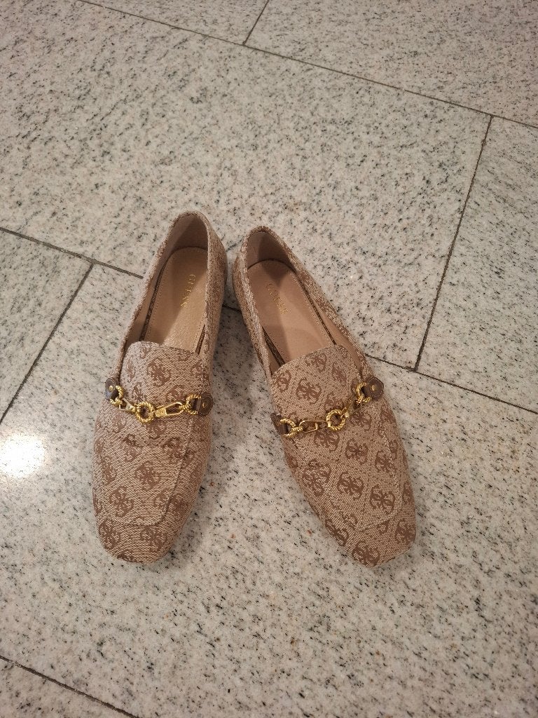 Guess schoenen beige guess loafers, Ophalen, Guess, Gedragen, Instappers