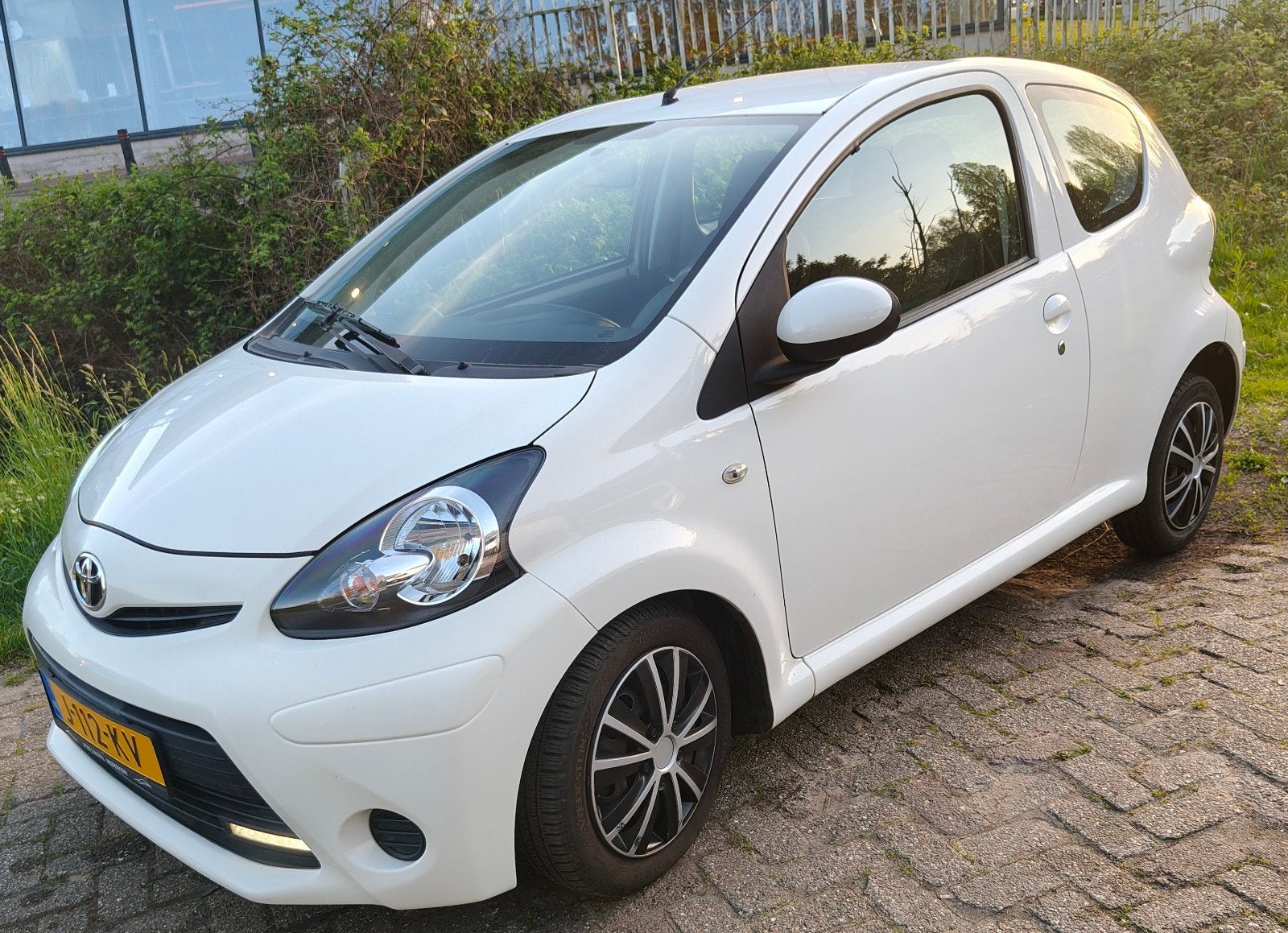 Toyota Aygo 1.0 12V Vvt-i 3DRS MMT 2012 Wit, Auto's, Toyota, Voorwielaandrijving, 4 stoelen, Handgeschakeld, Particulier