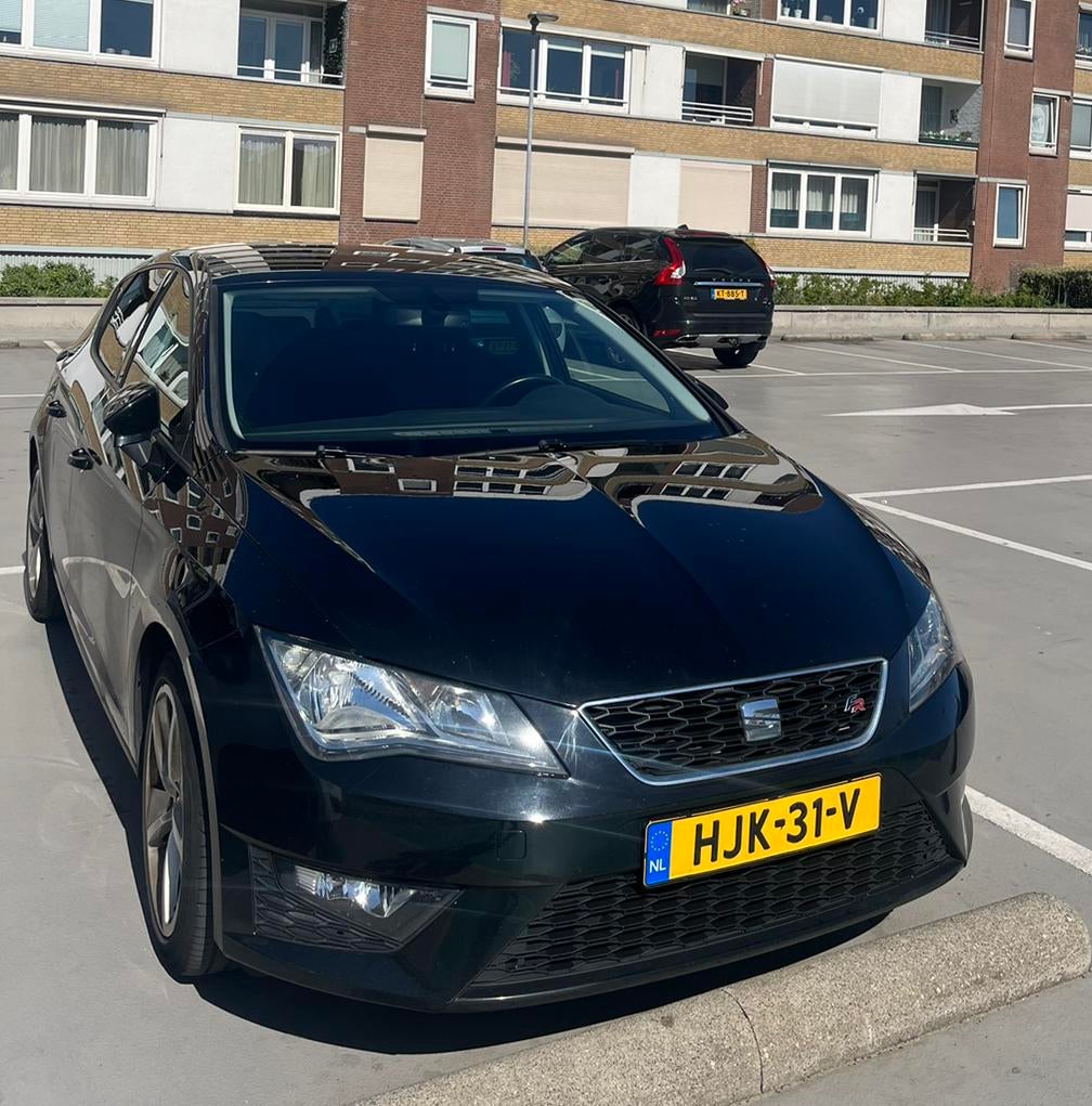 Seat Leon 2.0 FR 190Pk  DSG 2015 Zwart, Auto's, Zwart, 4 cilinders, Leon, Leder en Stof