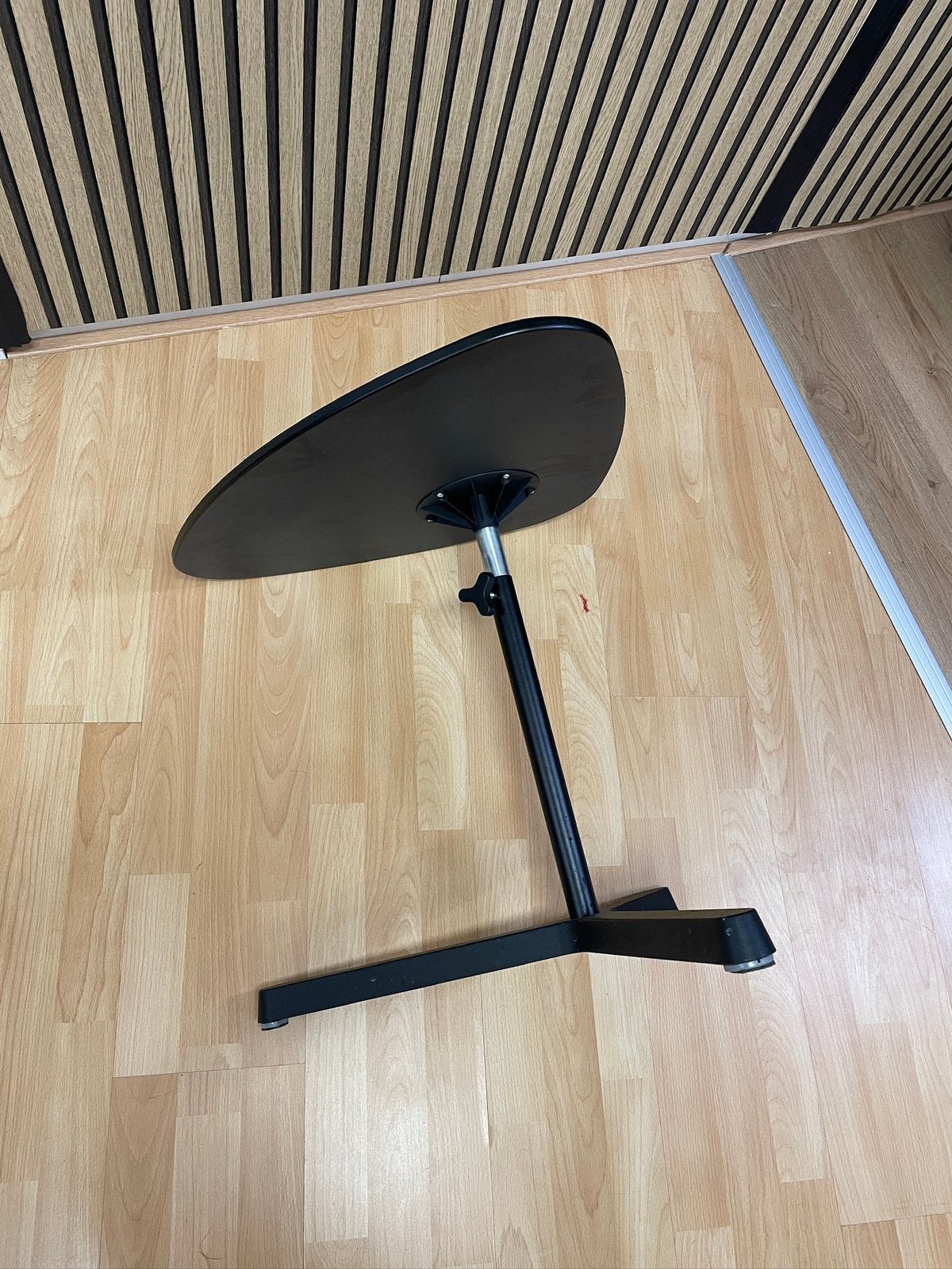Ikea Svartasen laptoptafel - zwart, Computers en Software, Ophalen, Zo goed als nieuw, In hoogte verstelbaar