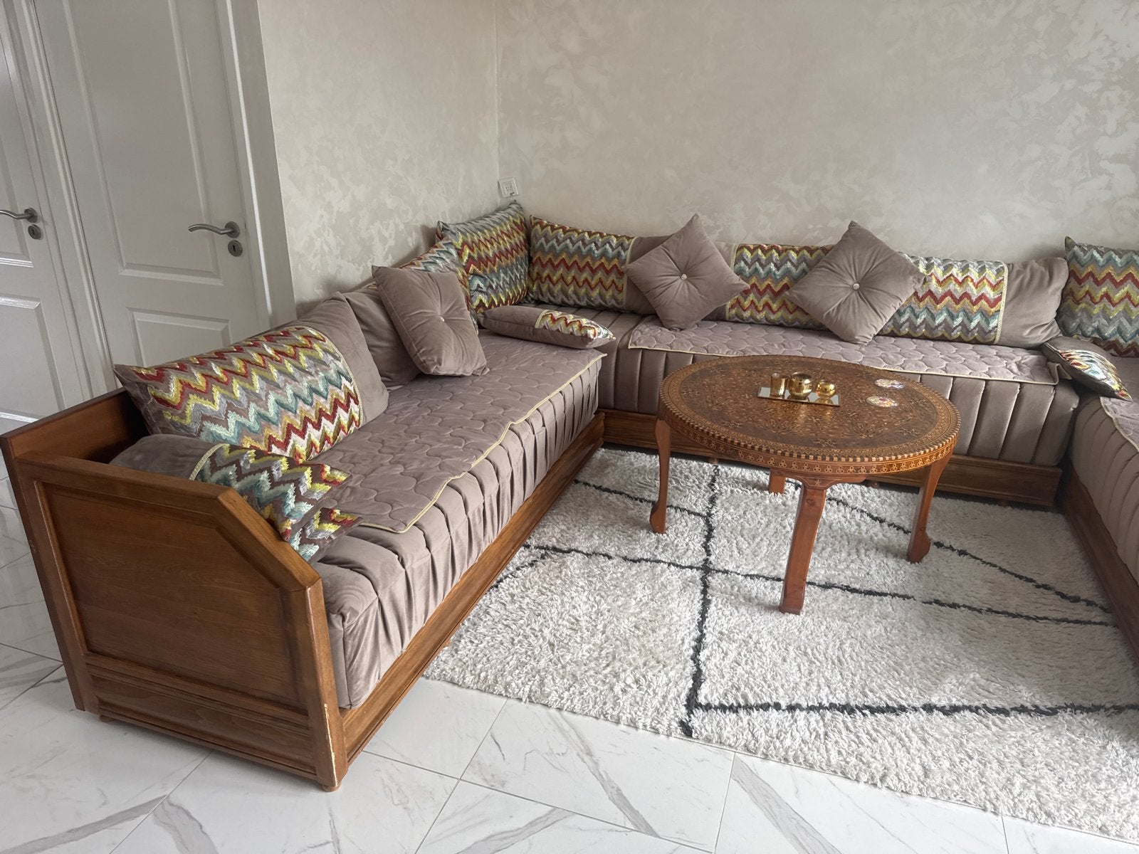 Comfortabele Marokkaanse zithoek met houten details, Ophalen of Verzenden, Zo goed als nieuw, Hout