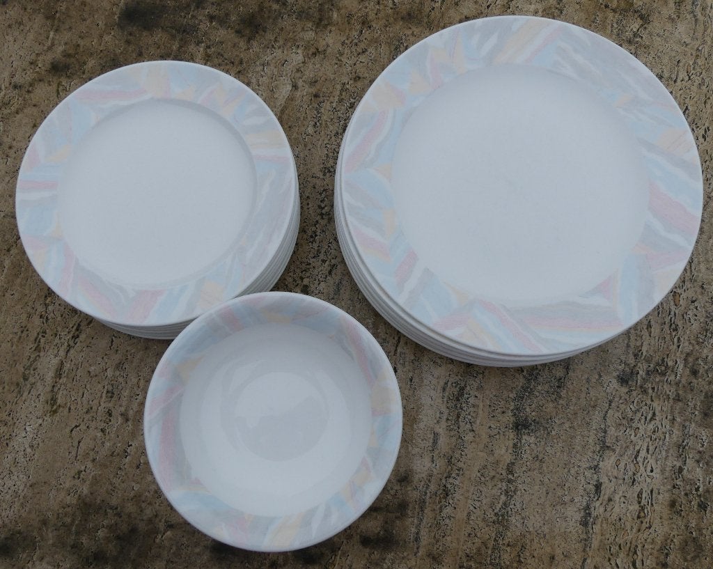 Wedgwood Pastel Servies met Aparte Pastel Kleurige Rand, Klassiek, Nieuw, Ophalen of Verzenden, Bord(en)