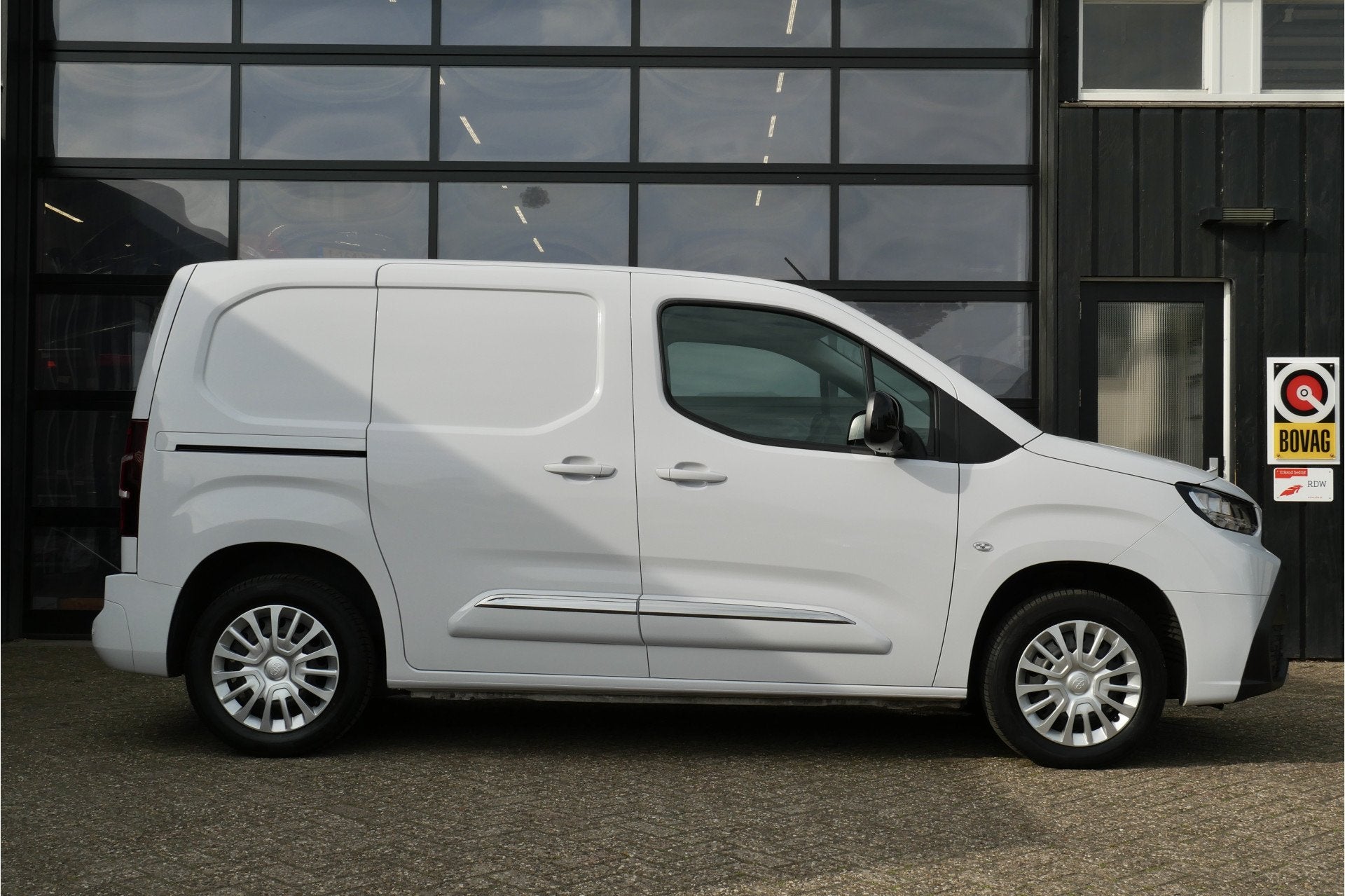 Toyota PROACE CITY 1.5 D-4D L1 Challenger+ | Dealer Onderhou, Voorwielaandrijving, Gebruikt, 4 cilinders, Wit