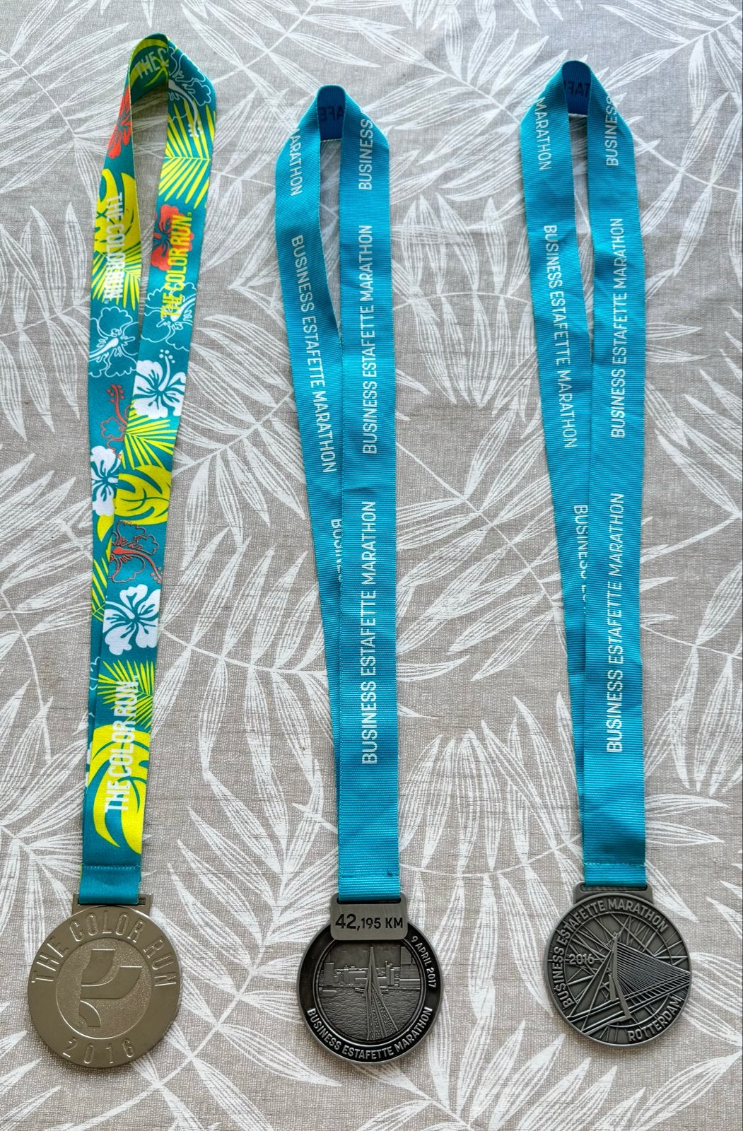 3 hardloop medailles: Rotterdamse Marathon en The Color Run, Ophalen of Verzenden, Overige materialen, Nederland