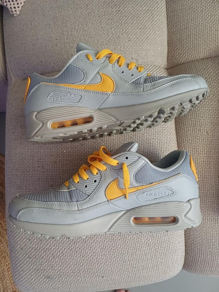 Nike Air Max 90 – Wolf Grey/Kumquat – Maat 44.5 – Nagenoeg n, Kleding | Heren, Schoenen, Ophalen of Verzenden, Zo goed als nieuw