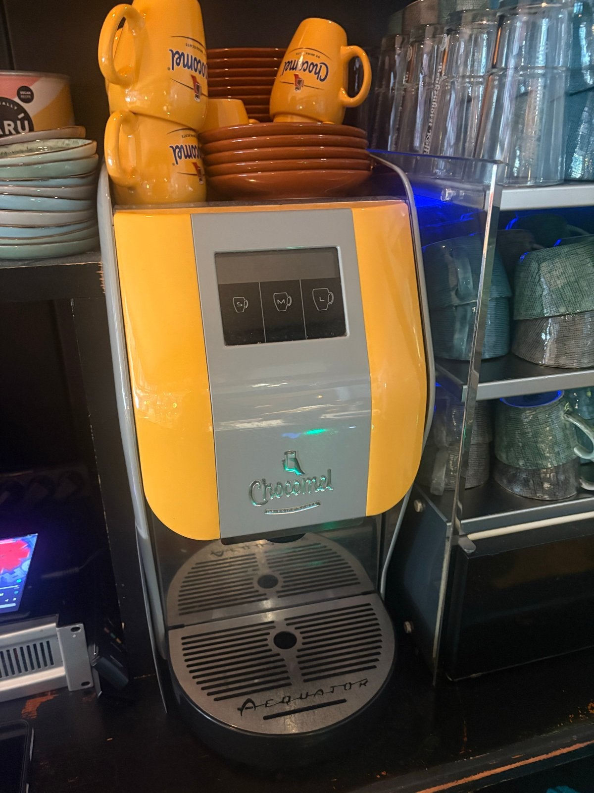 Chocomel machine, Witgoed en Apparatuur, Koffiezetapparaten, Zo goed als nieuw, Overige typen, Koffiemachine, 10 kopjes of meer