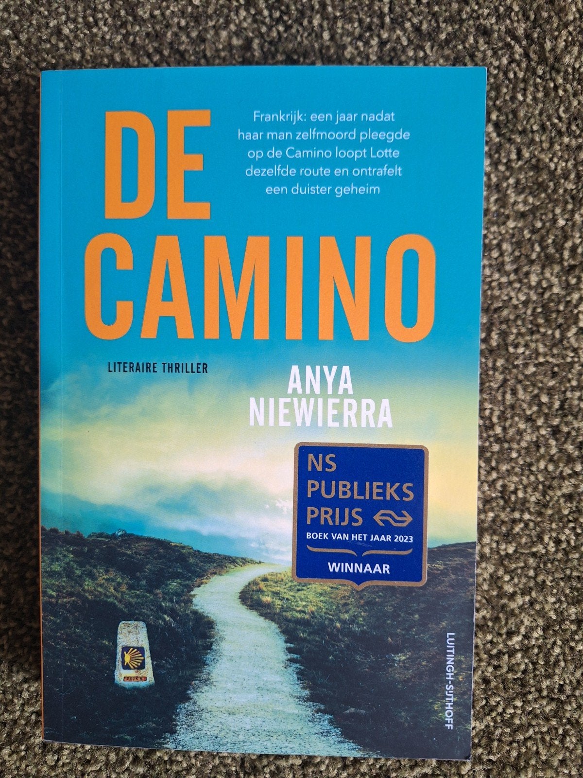 Anya Niewierra - De Camino, Boeken, Thrillers, Ophalen of Verzenden, Zo goed als nieuw, Anya Niewierra